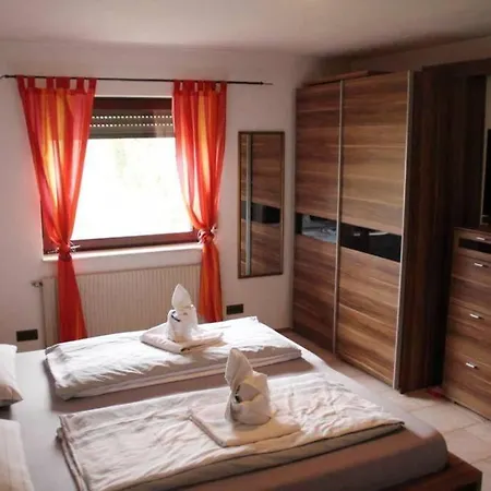 Panorama-wohnung-im-gruenem Daire *